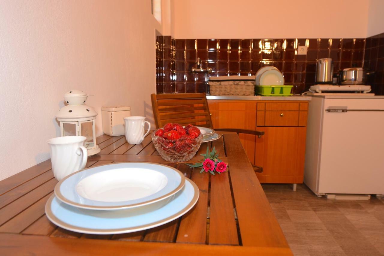 Alexandra Apartments Melikia Ngoại thất bức ảnh